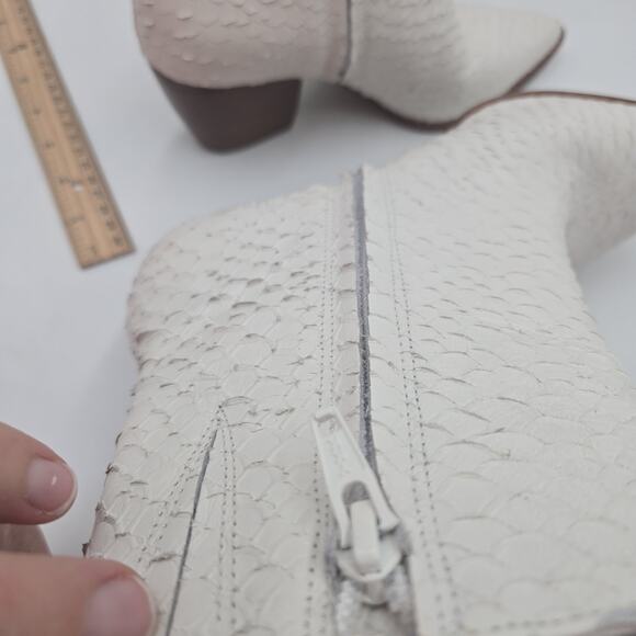 Matisse Caty White Snake Embossed Leather Ankle Boots Women's Size 6.5 M - Picture 8 of 8